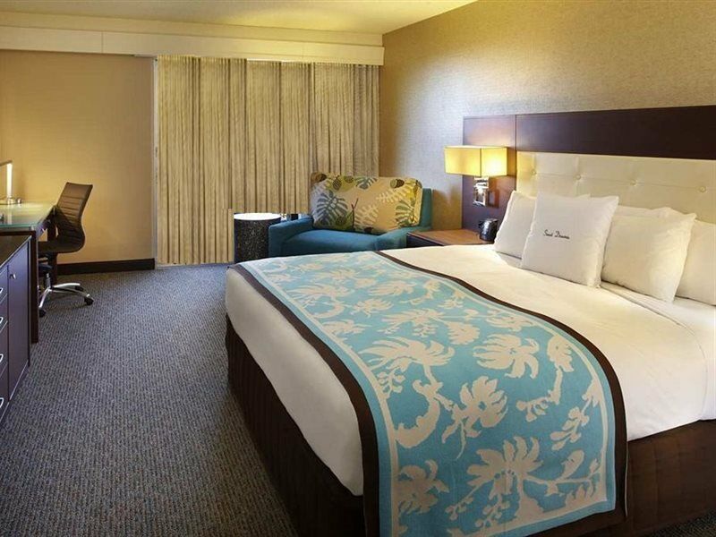 Doubletree By Hilton Alana - Waikiki Beach 4*